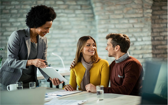 Equipo de Claves Empresariales trabajando